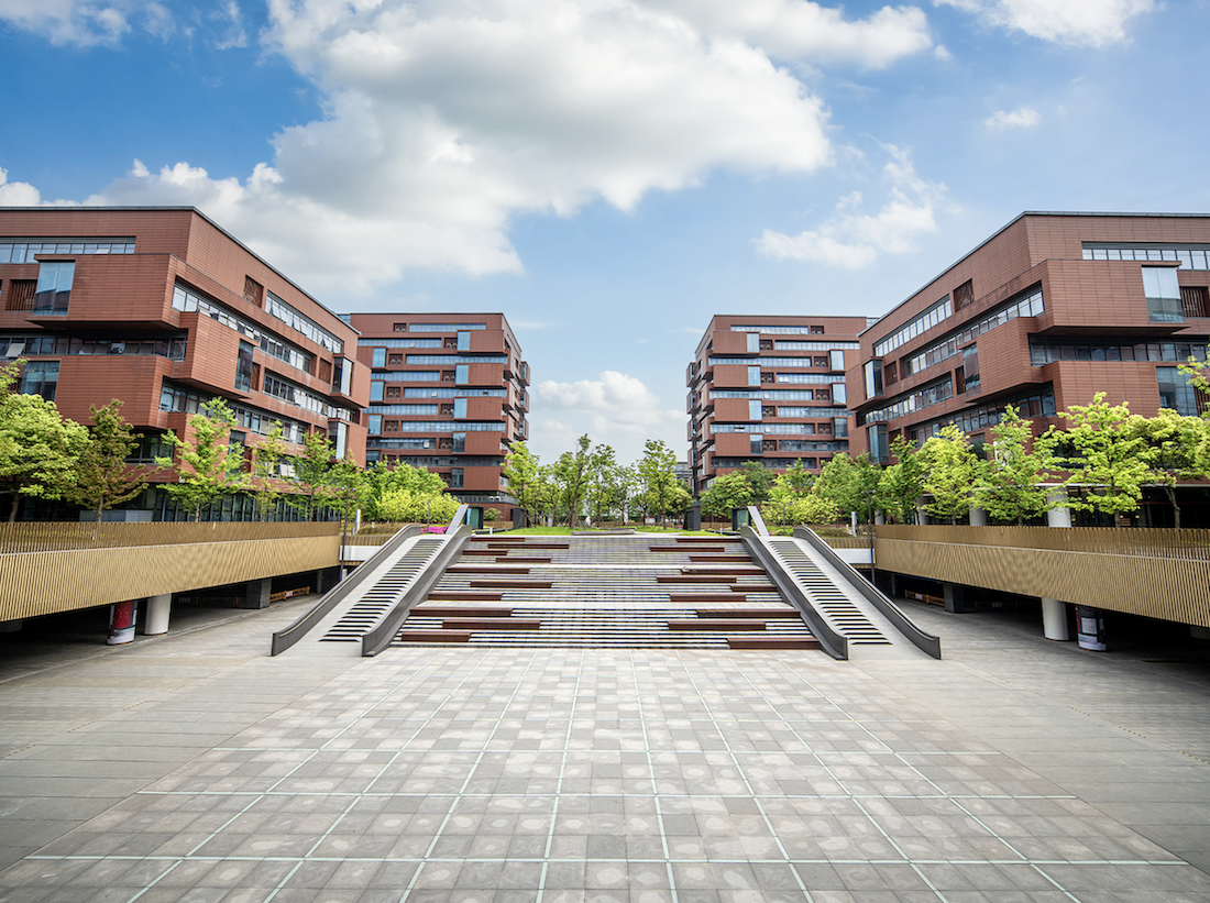 Proyek Universitas